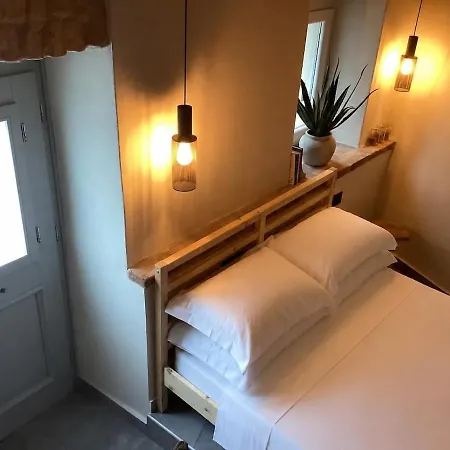 The Donkey Hut A Unique Tiny-home Apartman *