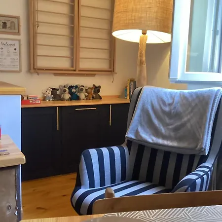 Apartman The Donkey Hut A Unique Tiny-home *